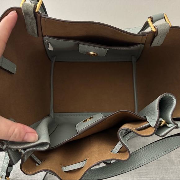 Tory Burch McGraw Dragonfly Bucket Bag - Picture 4 of 9